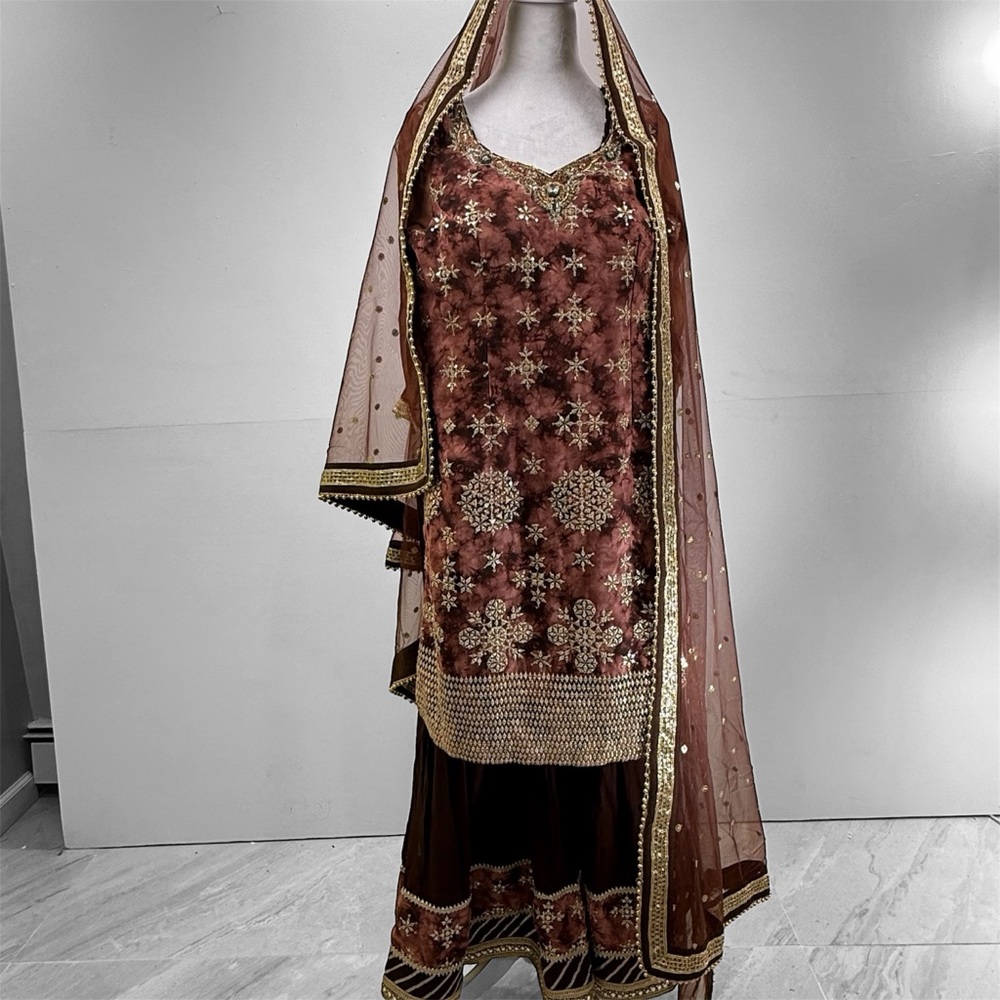 β¨ Lavish Brown & Gold Embellished Party Suit β New, Never Worn (3-Piece) Plazzo - Picture 4 of 14